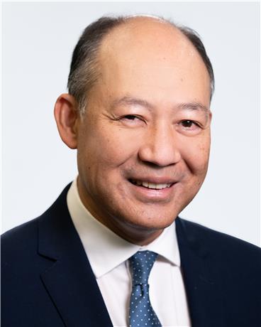 Professor Aung Oo photo